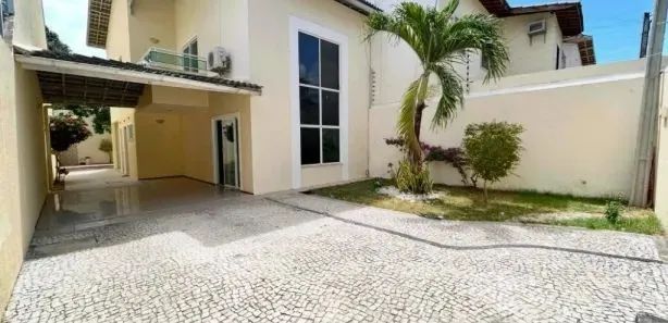 Casa duplex de alto padrão e localização ótima.