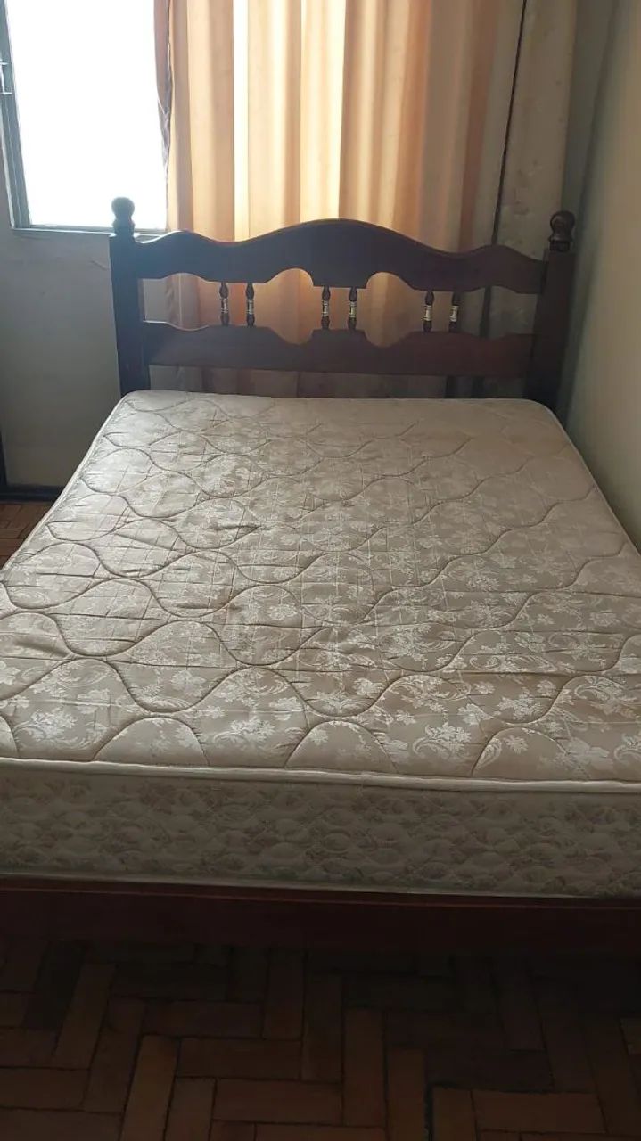 Vendo cama casal madeira com colchao