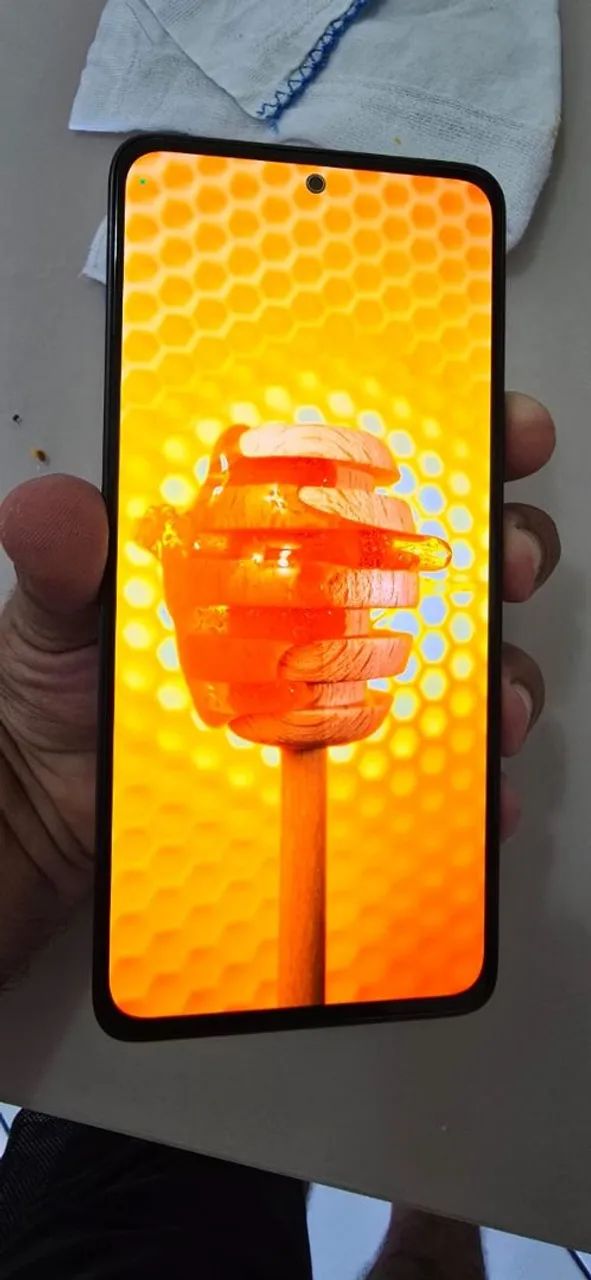 Celular sem marcas de uso.