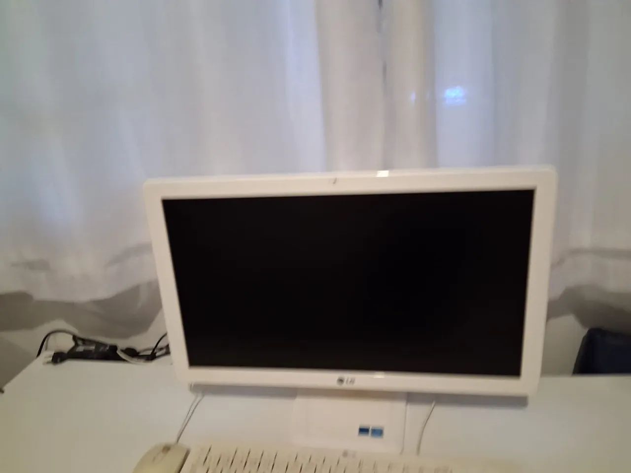 Computador LG All in One + Mesa - Foto 4