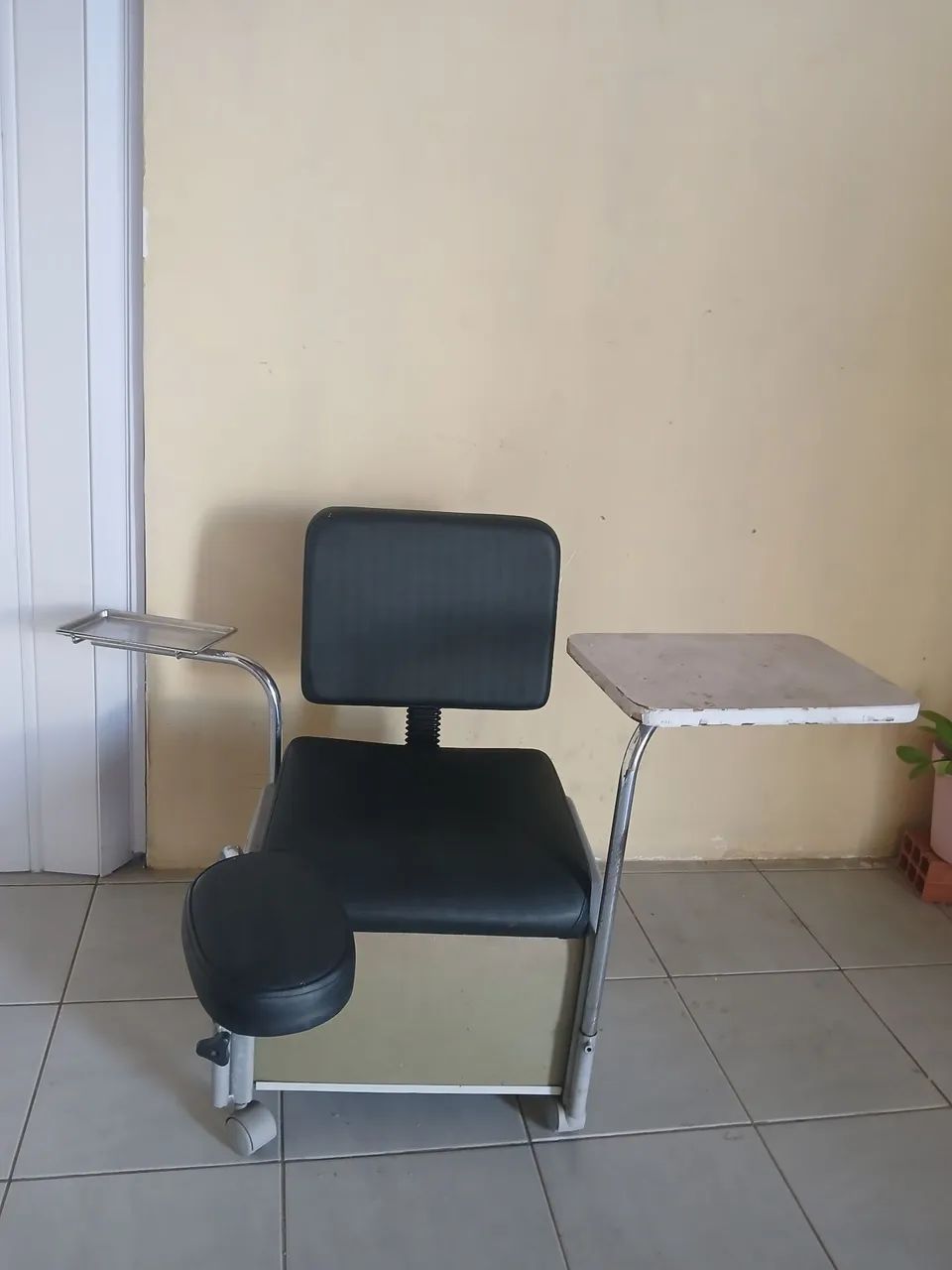 Mesa de manicure,prática e ideal para seu espaço de beleza  - Foto 3