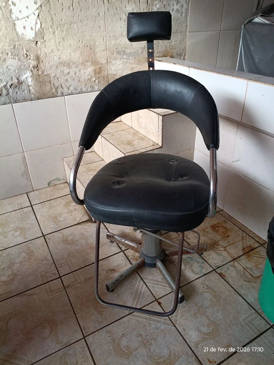 Doação Cadeiras para salão e banco - Foto 2