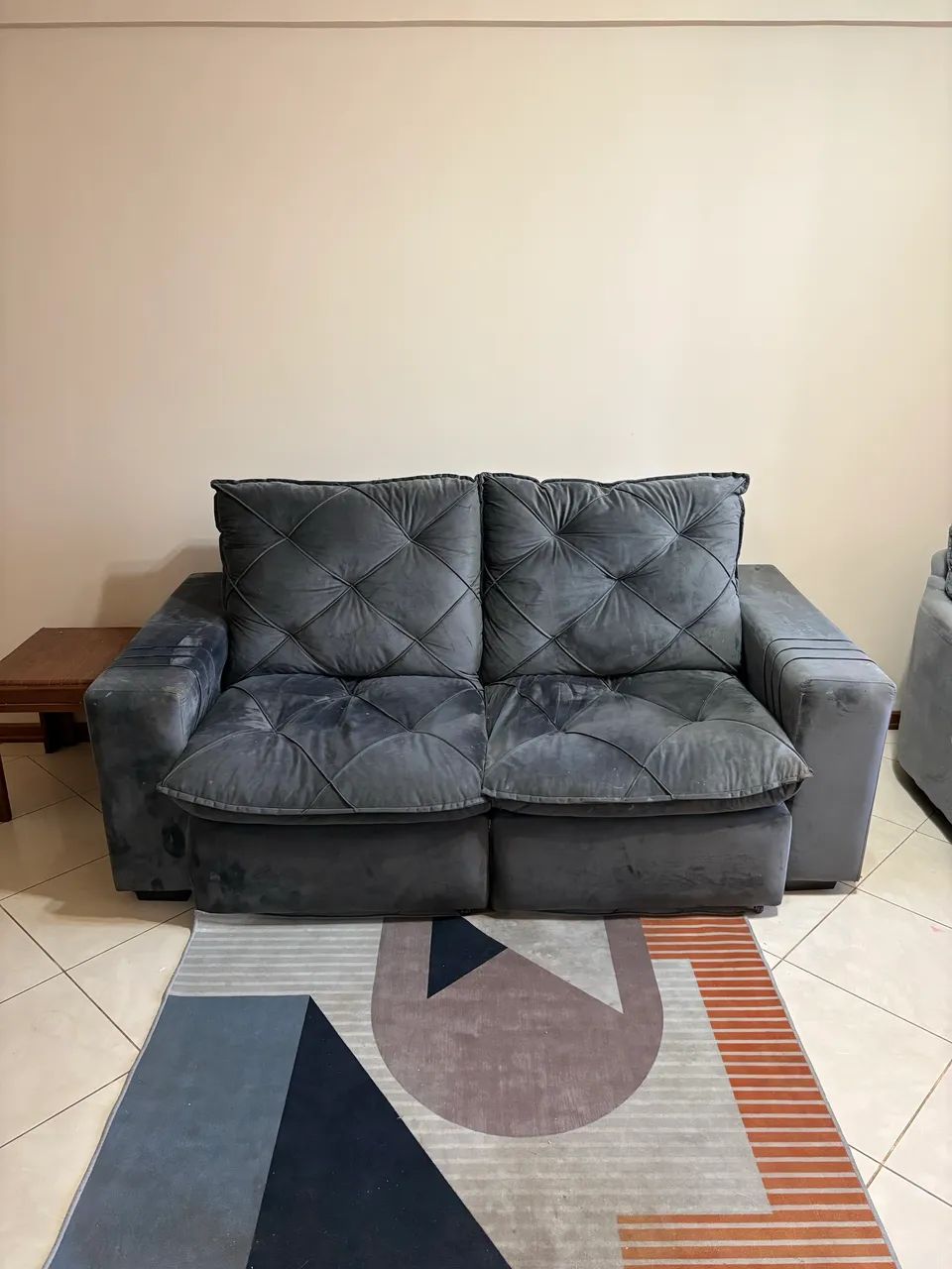 Sofá retrátil cinza 2 m - Foto 2