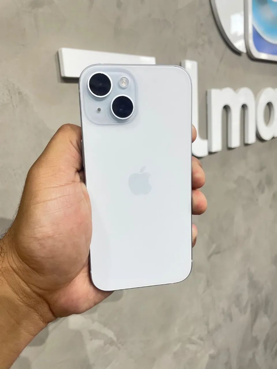 iPhone 15 semi-novo 