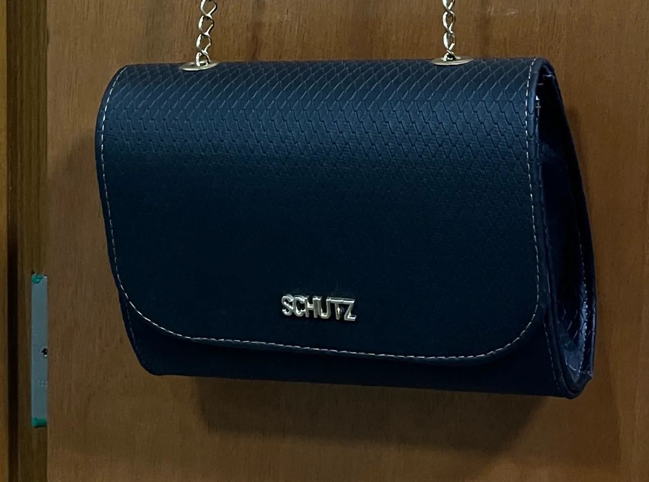 Bolsa Schutz com alça de corrente 