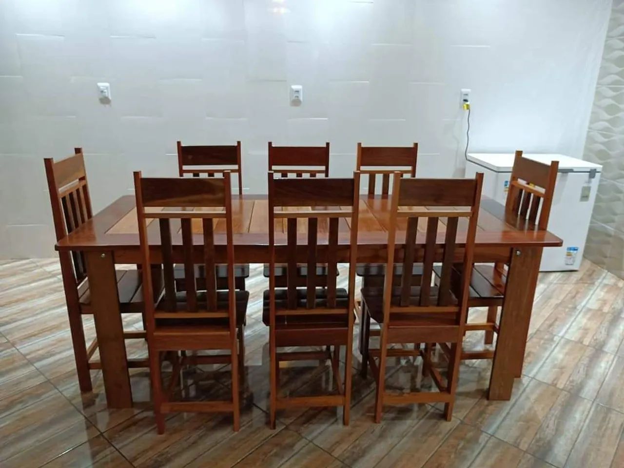 VENDO MESA DE MADEIRA COM 8 CADEIRAS  - Foto 4