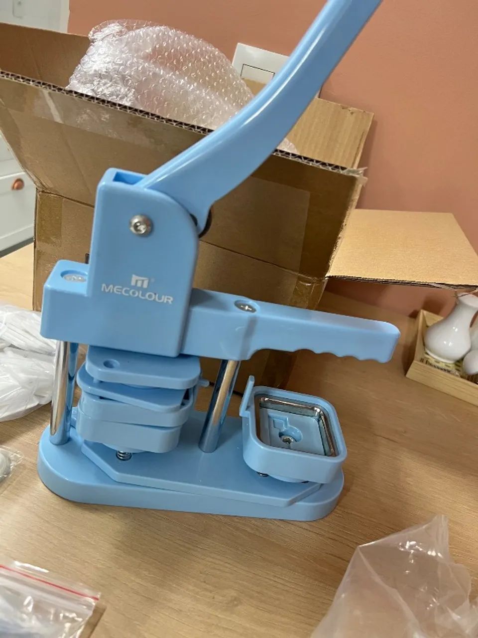 Máquina de bottons e ímãs mecolour
