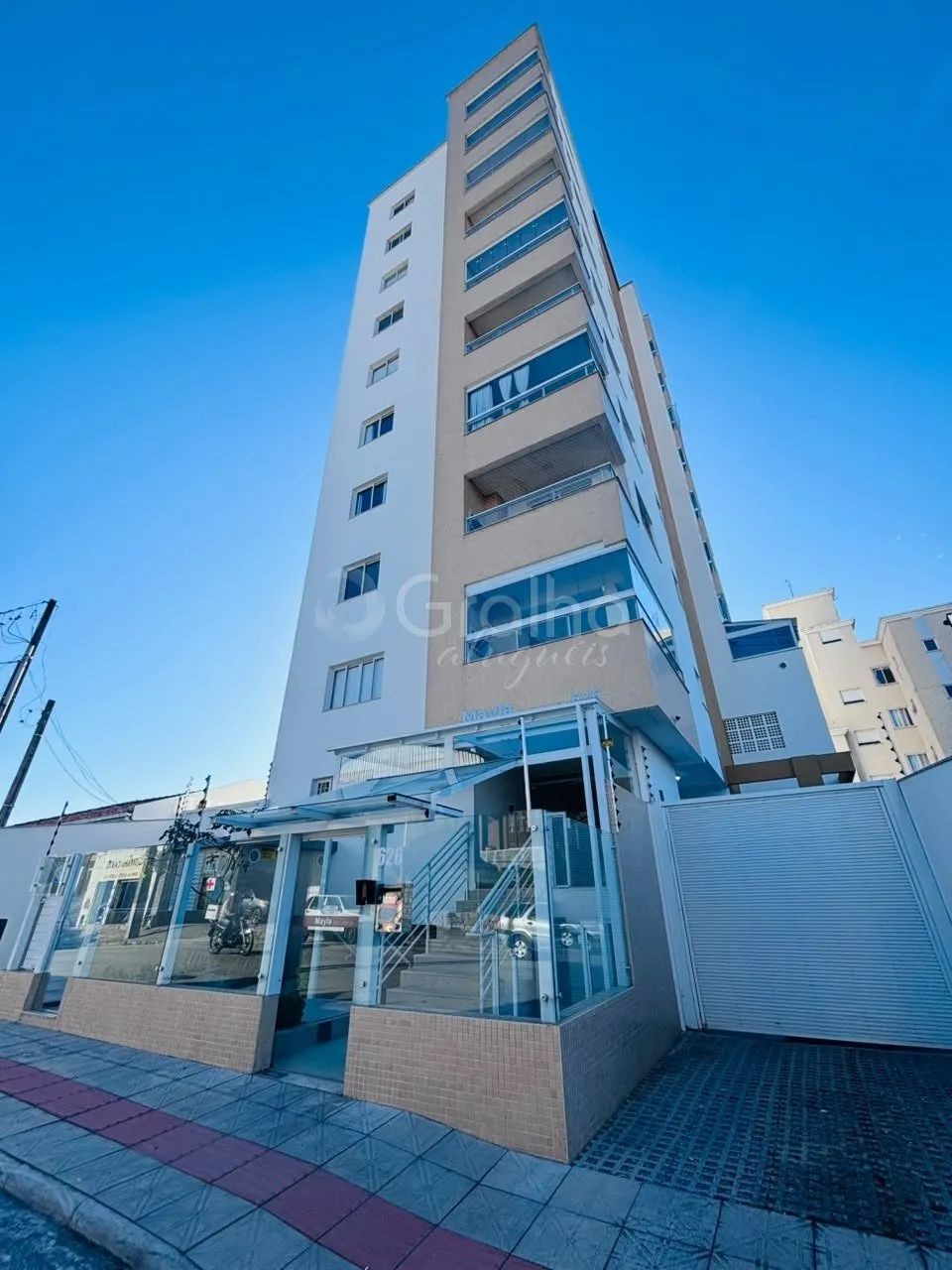 2 quartos, sendo uma suíte e uma vaga em São José
