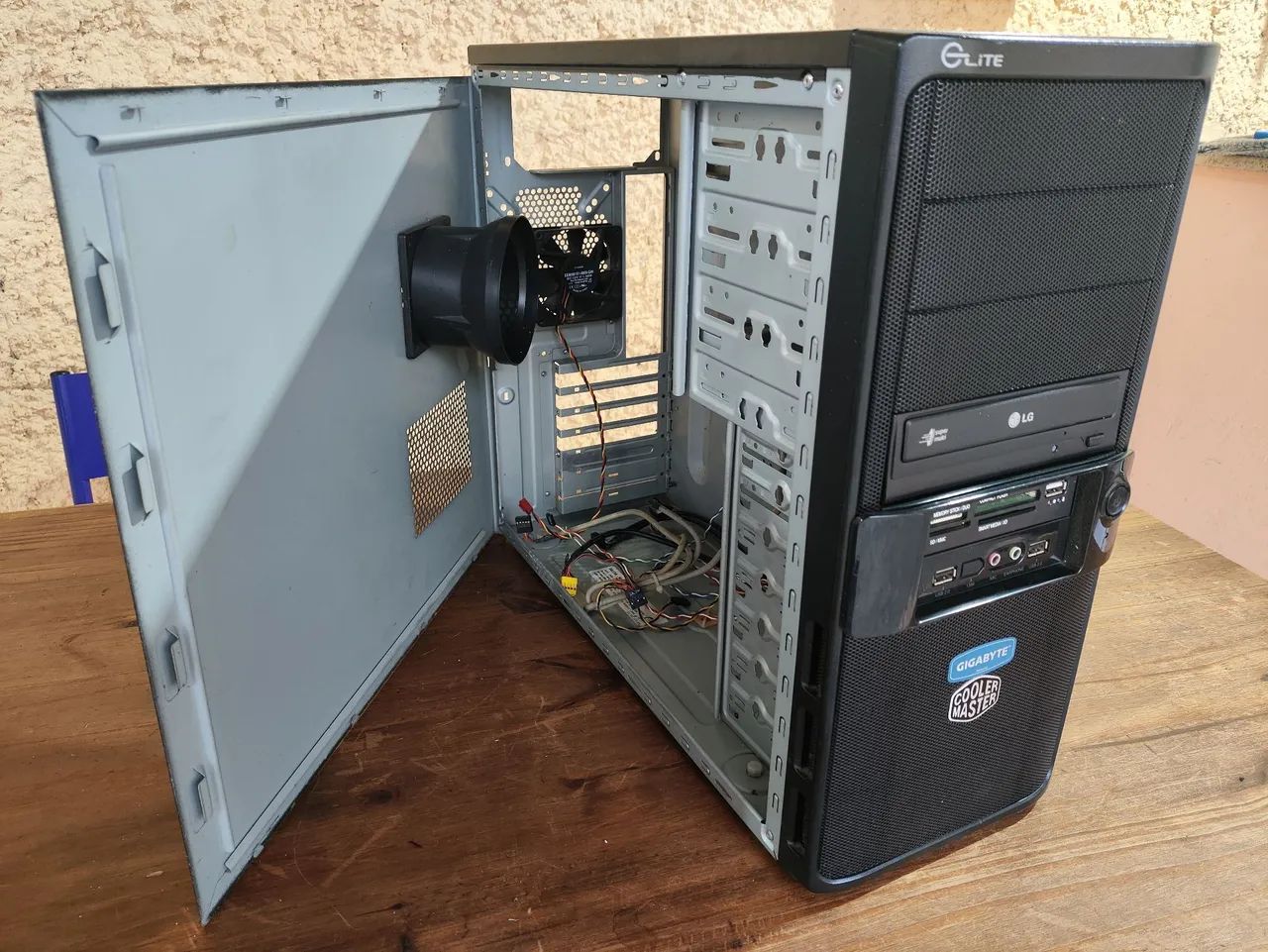 Gabinete Cooler Master Elite - Robusto, com Leitor de DVD e Cartões - Foto 2