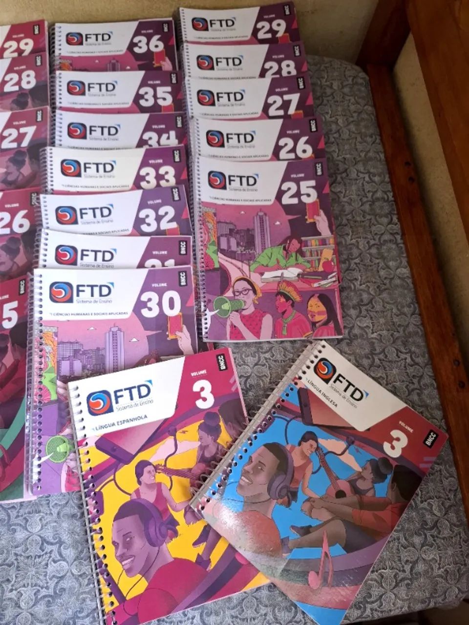 Livros de excelente estado novos do 3° ano do ensino médio.  - Foto 2