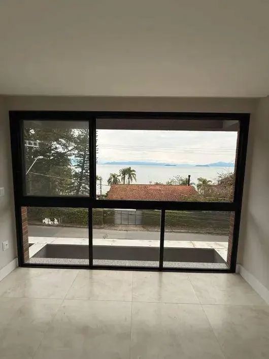 Apartamento Studio com 1 vaga à venda em Florianópolis/SC.