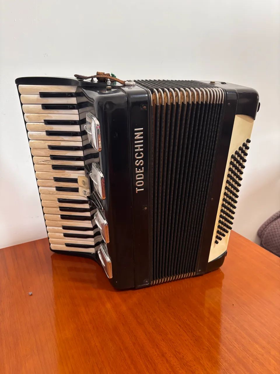 Acordeon Todeschini 80 Baixos - Clássico e Potente - Foto 2
