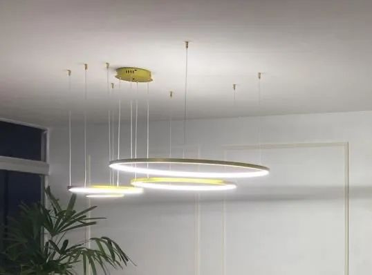 Luminária de Teto com Quatro Aros