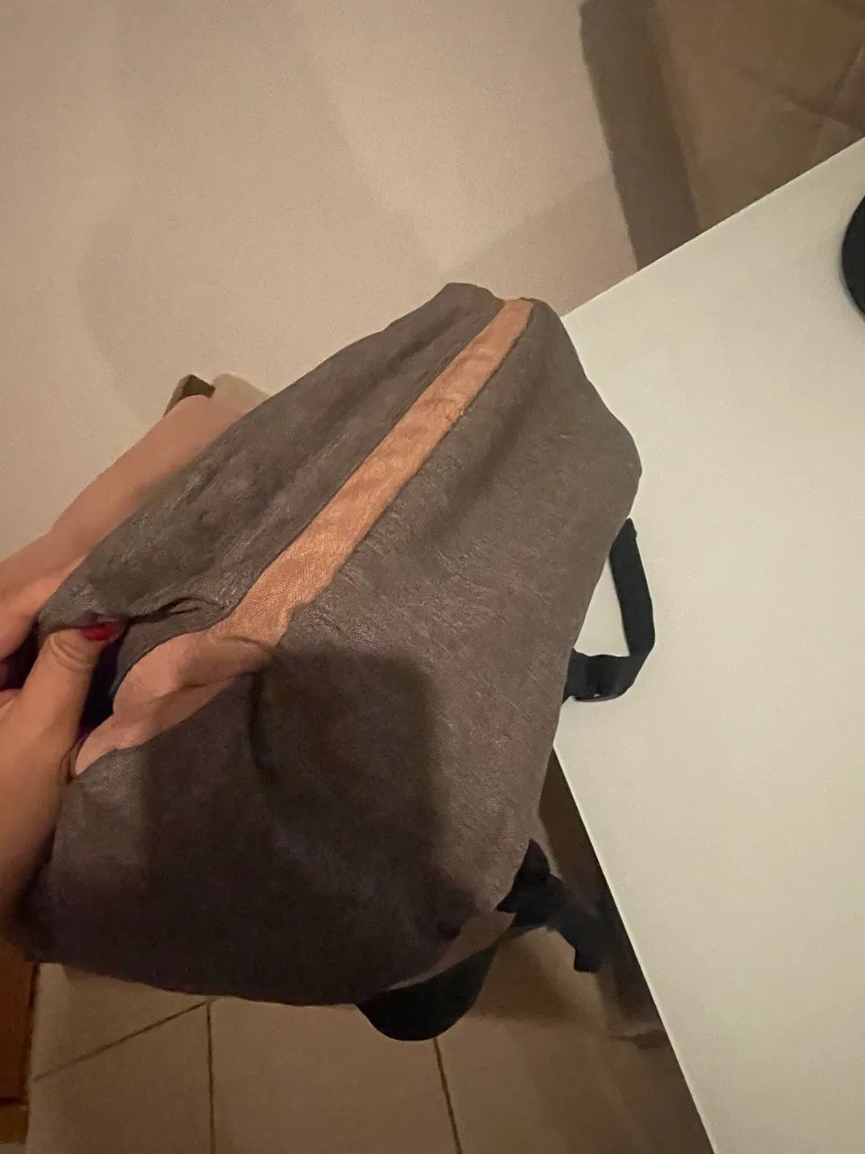 Mochila LE QUEEN cinza com rosa  - Foto 3