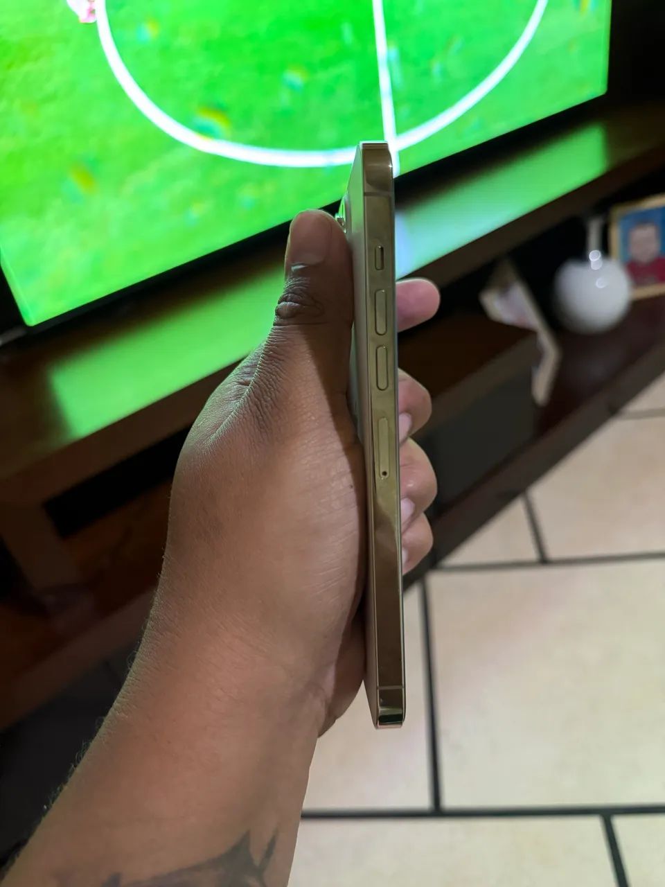 Vendo ou Troco IPhone 13 Pro Max de 128GB - Foto 3