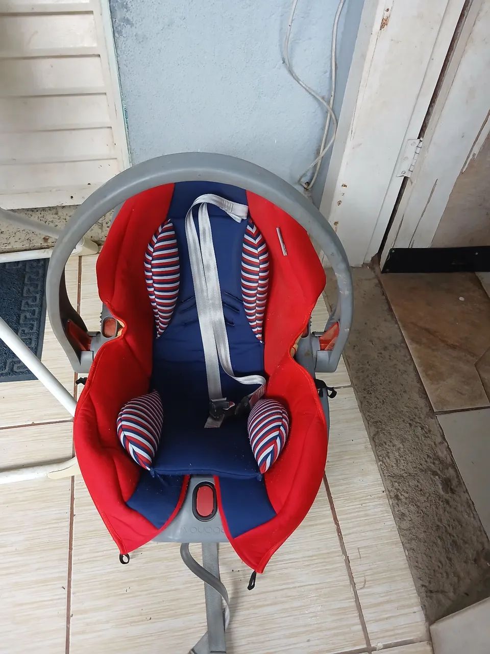 Cadeira de alimentação e Bebê conforto  - Foto 2