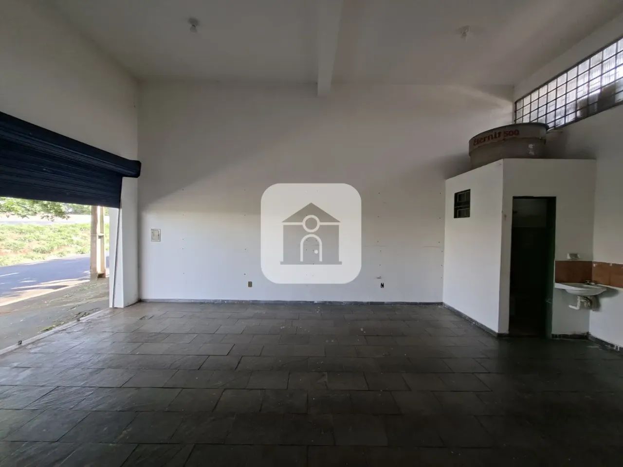 Cômodo Comercial para locação no bairro Brasil - Foto 4