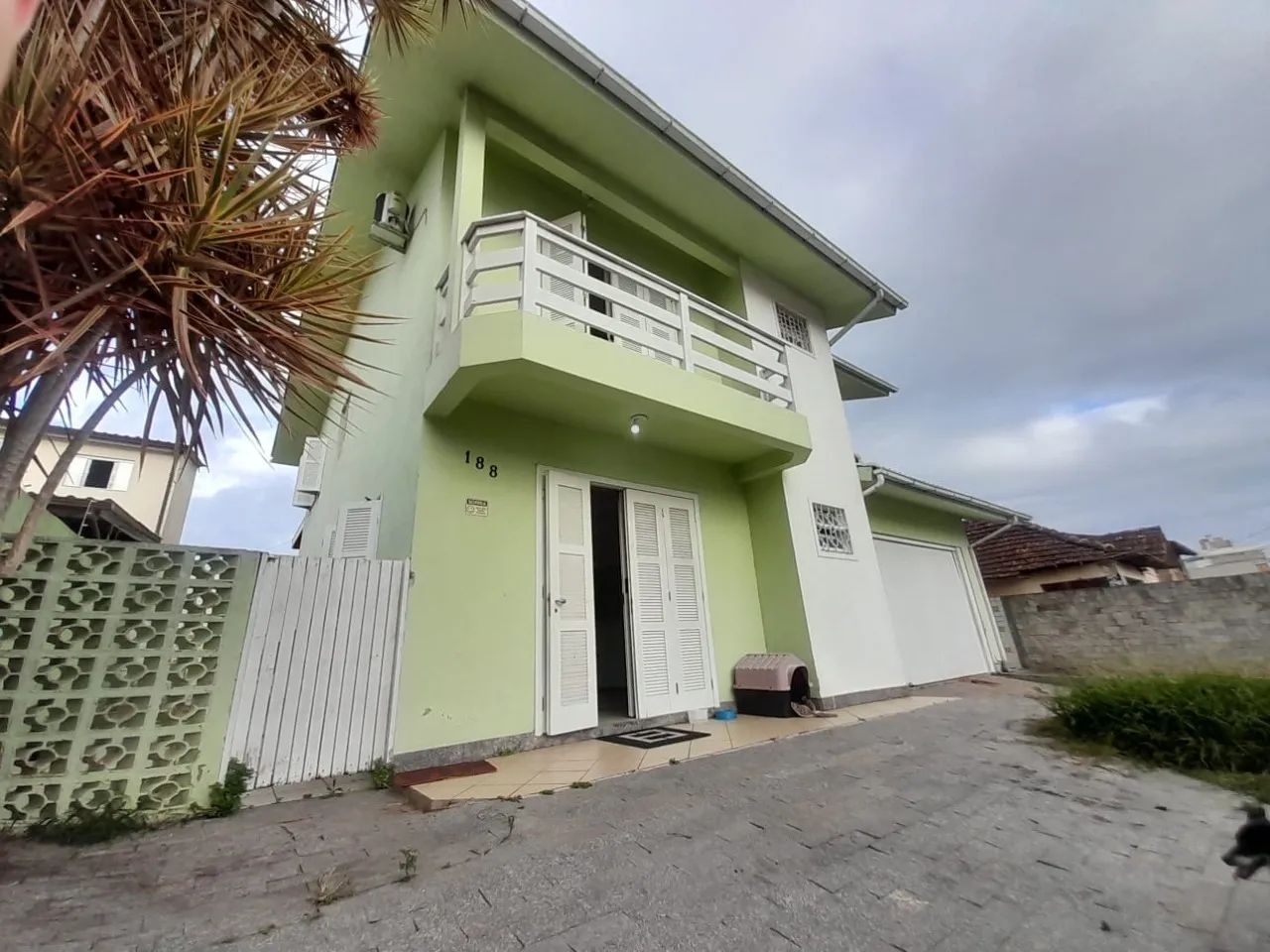 Sobrado com 04 dormitórios no bairro Capoeiras, em Florianópolis/SC!
