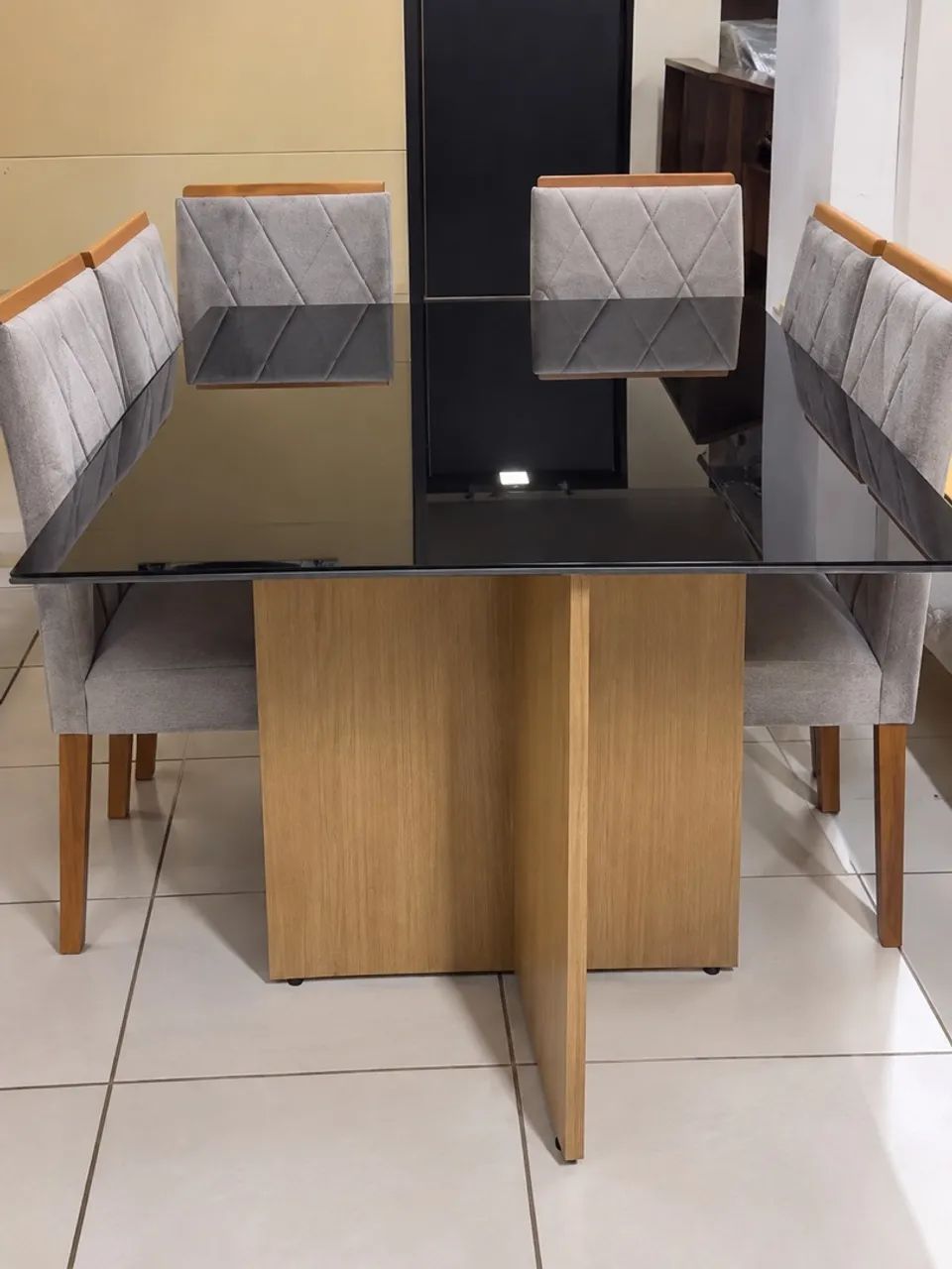 MESA DE JANTAR COM 4 CADEIRAS