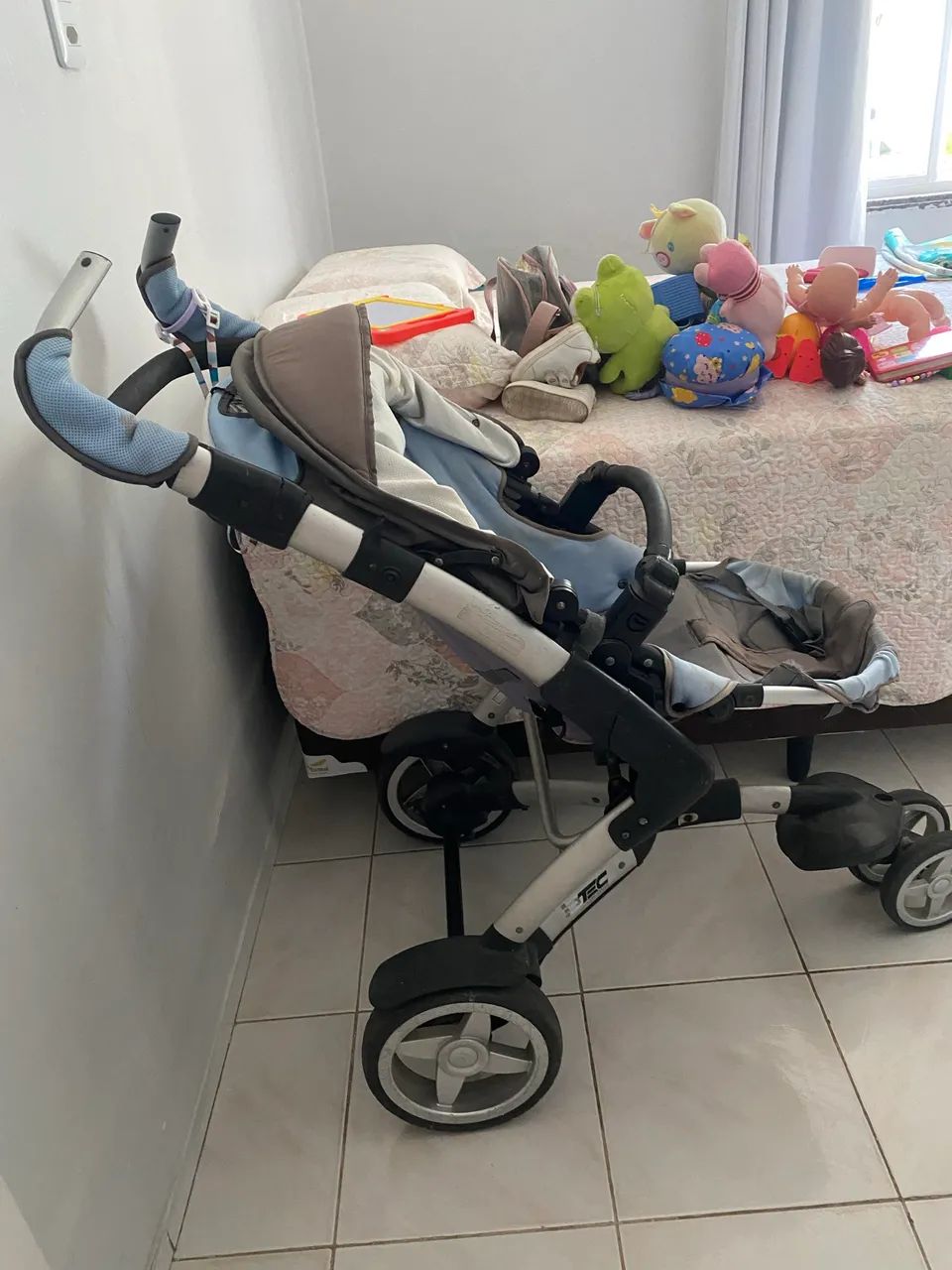 Carrinho de bebê com bebê conforto e Moisés - Foto 3