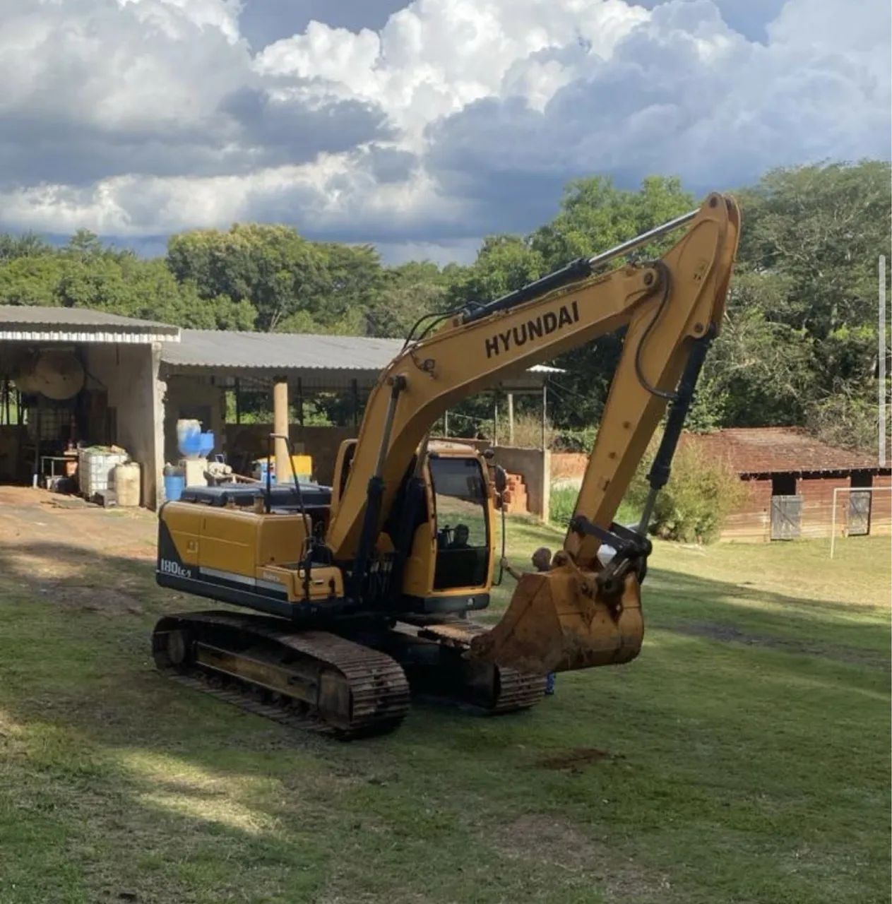 Escavadeira Hyundai 180 LC-9 ano 2019 com 5.600 horas e ar condicionado, em SP - Foto 2