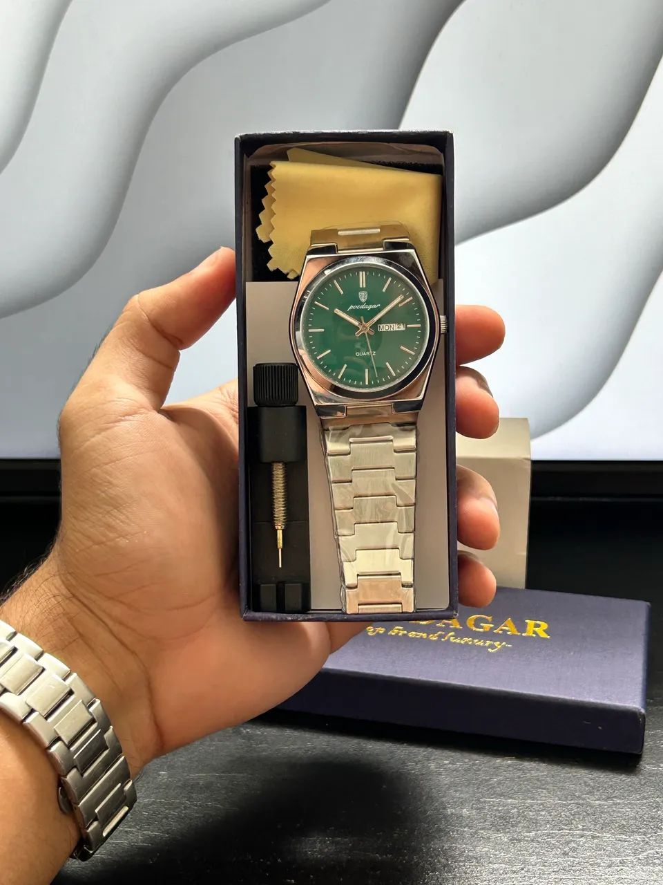 Relógio Poedagar Elegante Novo