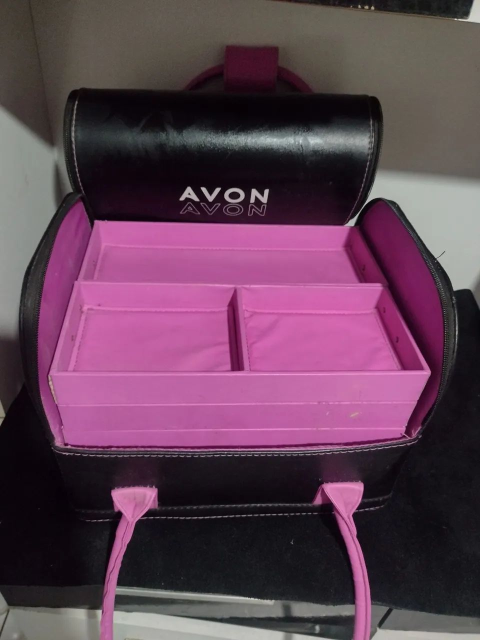 Maleta de Maquiagem Avon em couro  - Foto 3