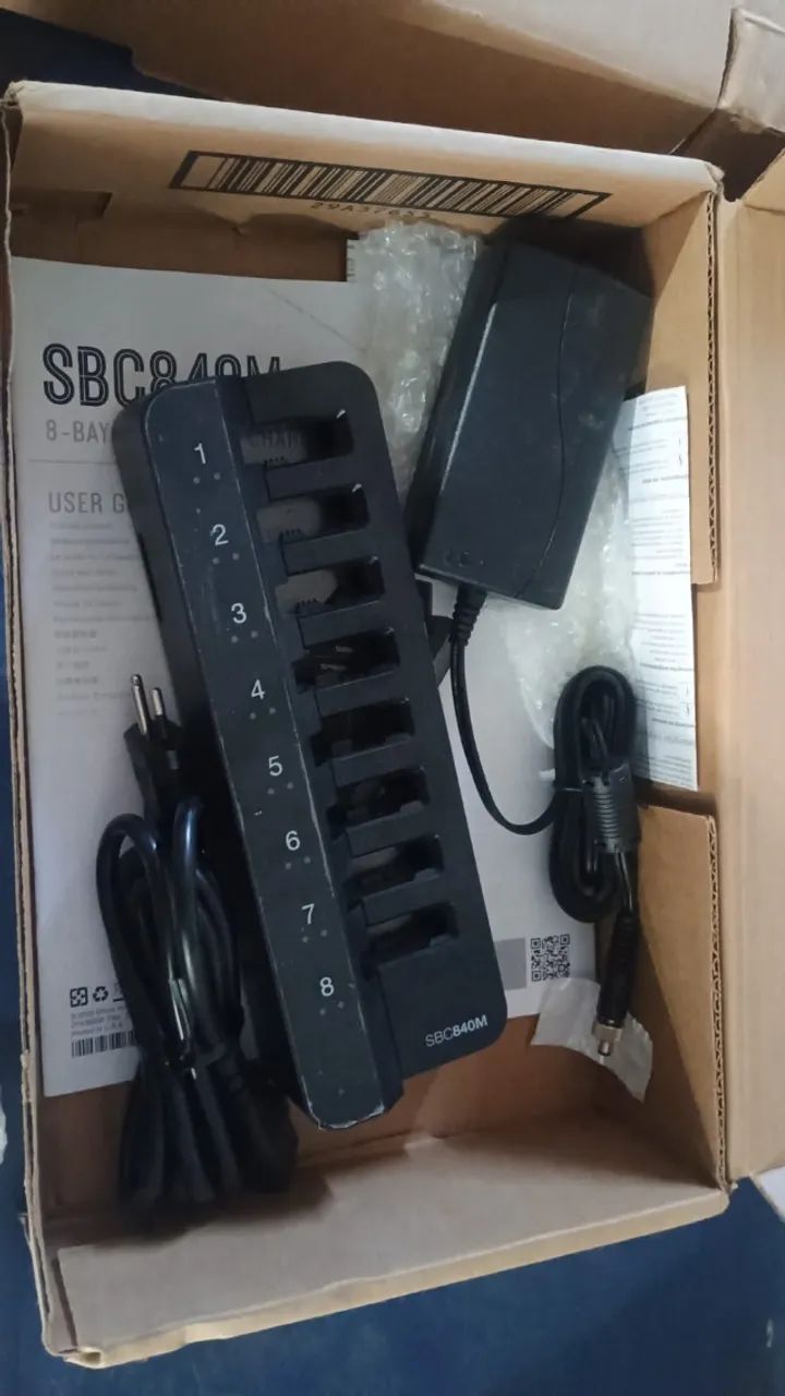 Carregador De Bateria Com 8 Compartimentos Shure Sbc840m - Foto 2