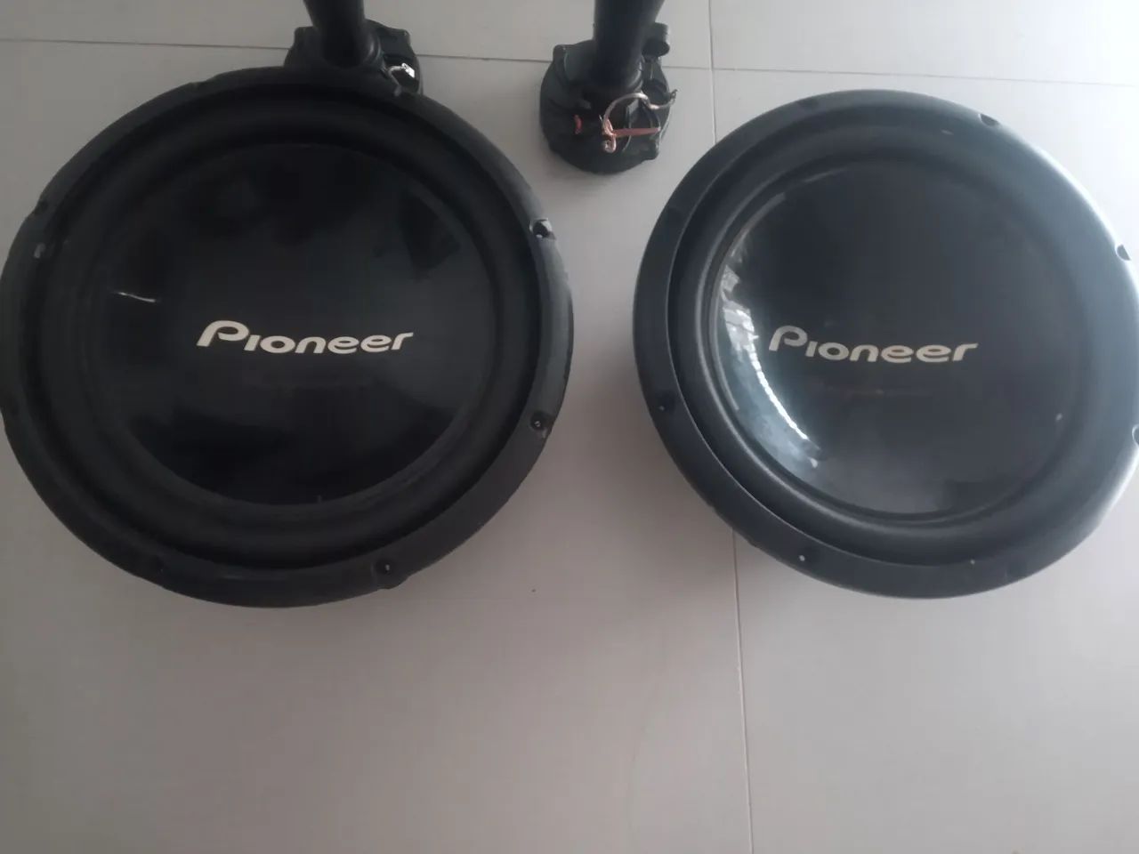 Vendo dois auto falante Pioneer e duas corneta 