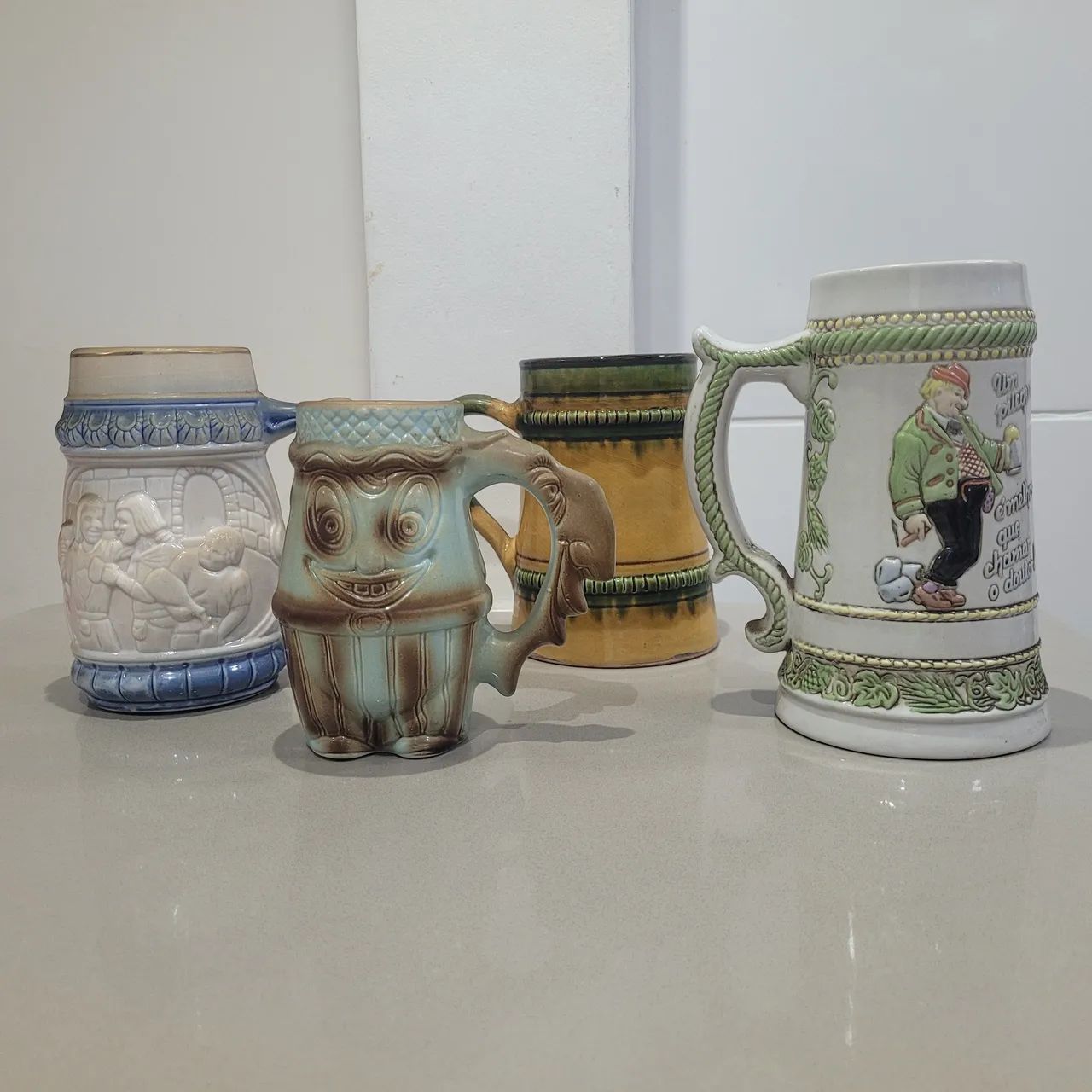 Lote de 4 canecas antigas
