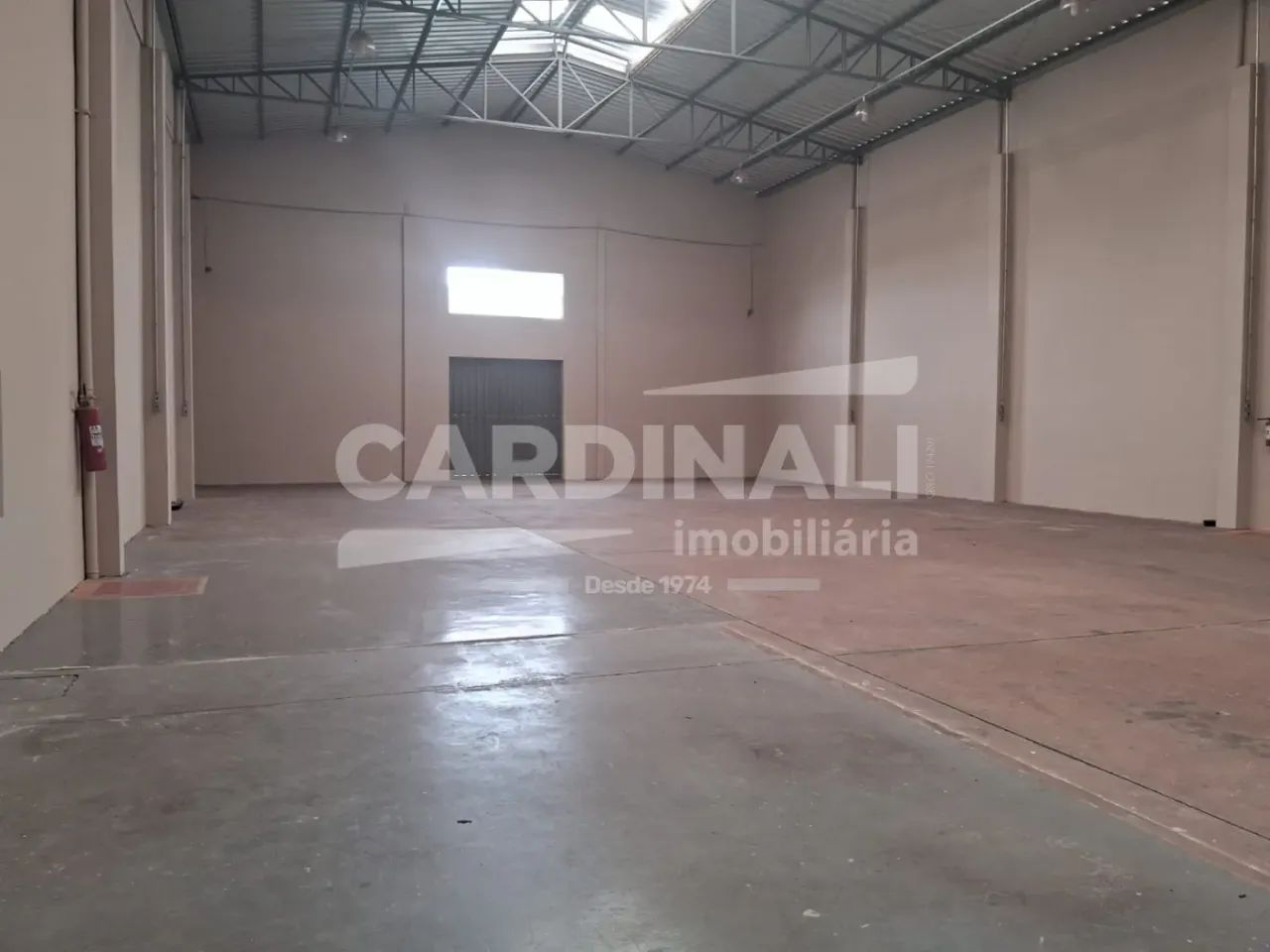 Barracão com ótima localização, pé direito alto, e escritórios - Foto 5