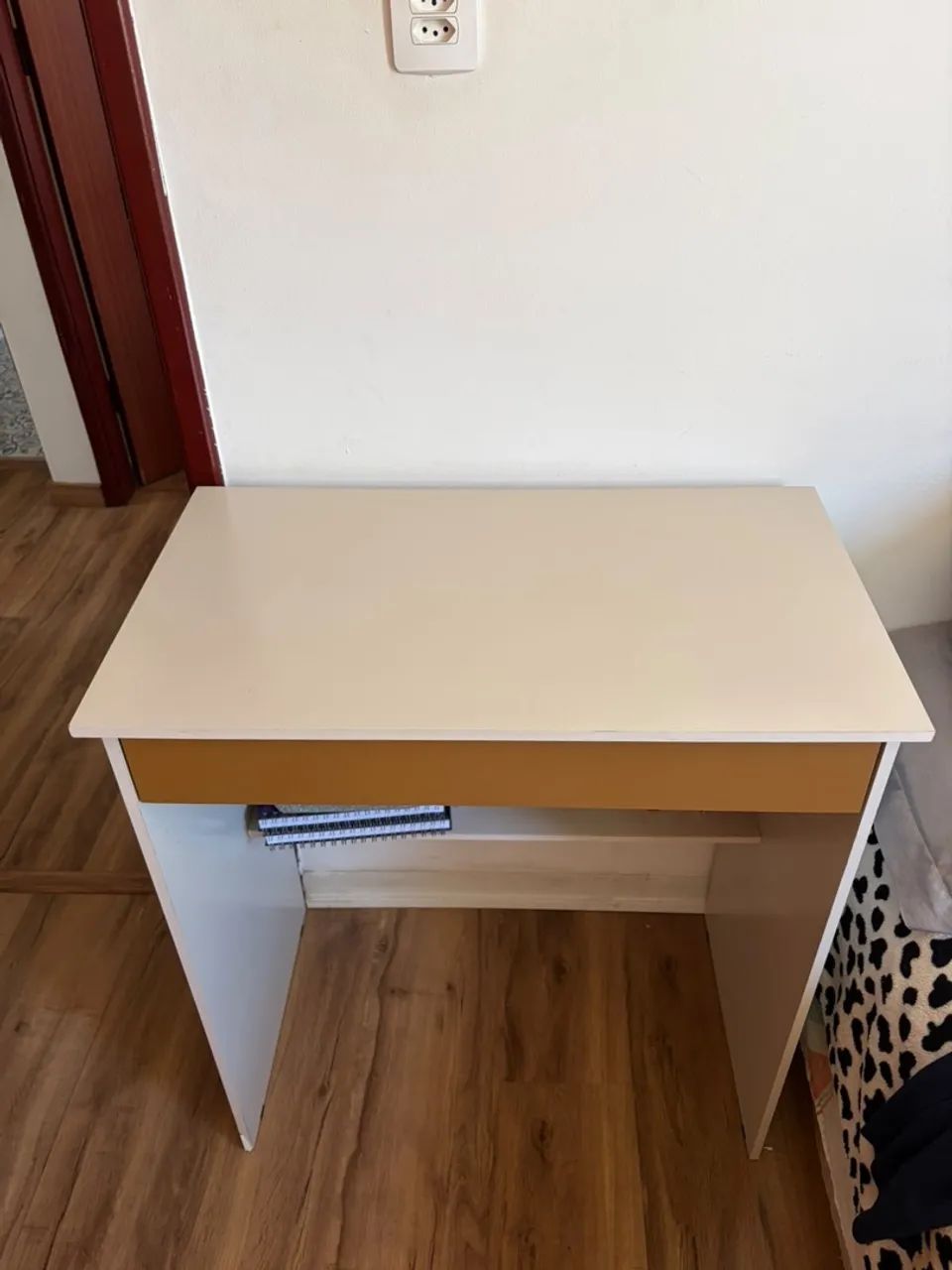 Mesa para trabalho/ estudo 