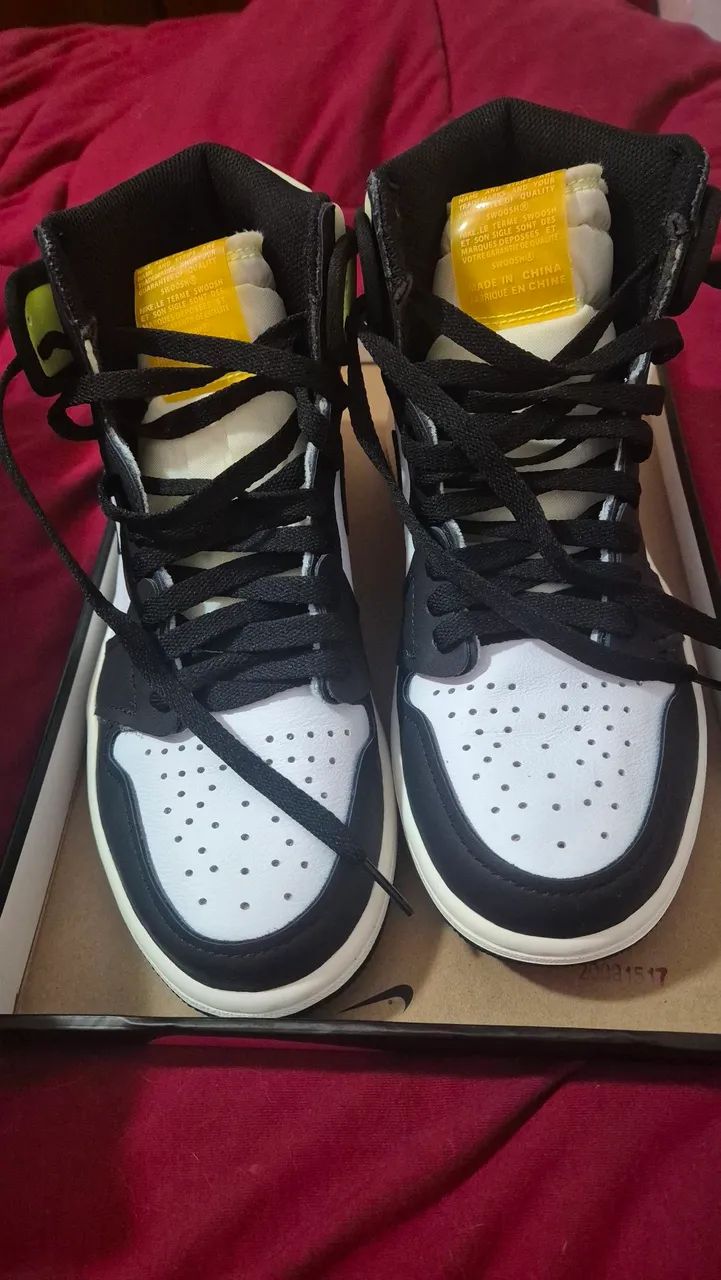 Tênis Nike Air Jordan 1 Retro High OG White/Black-volt n.39
