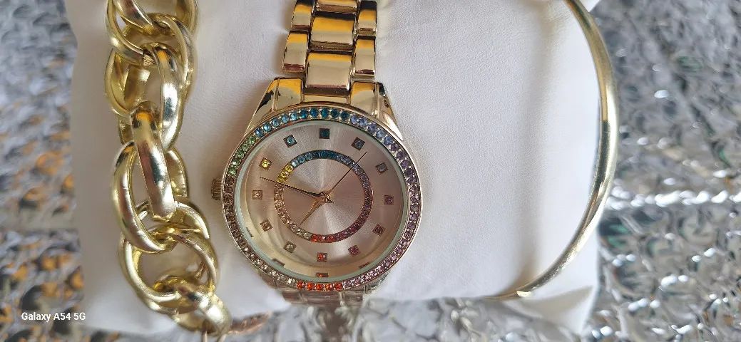Relogio de pedrinhas e pulseira doirada lindo promocao  - Foto 5