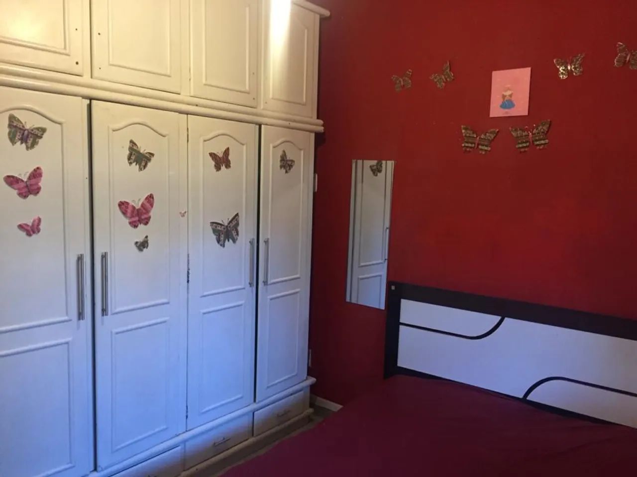 Alugo quarto para moças e estudantes 