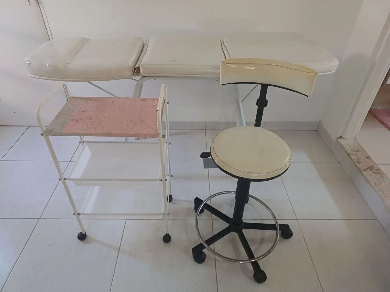 Maca para Estética, Cadeira e Prateleira  - Foto 2