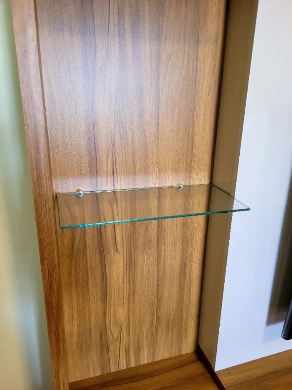 Rack com Painel para TV Madeira e Branco - Excelente Estado - Foto 2