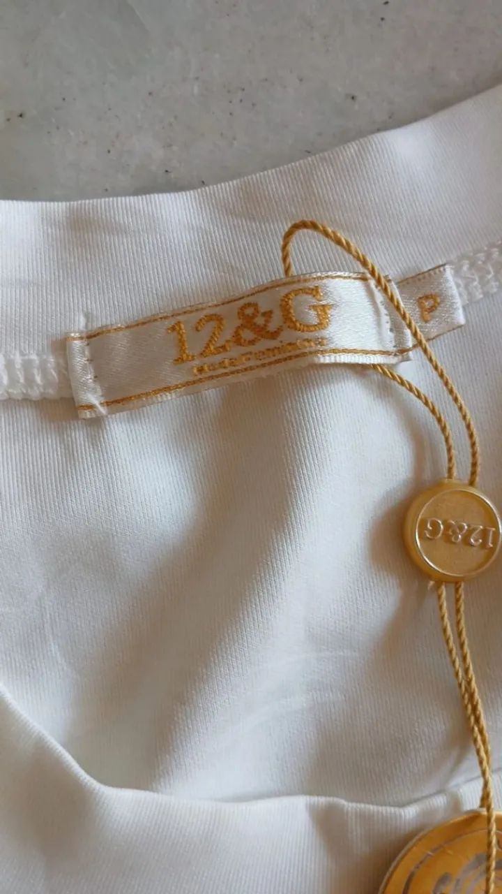 Vestido branco com aplicação em pedras - Foto 3