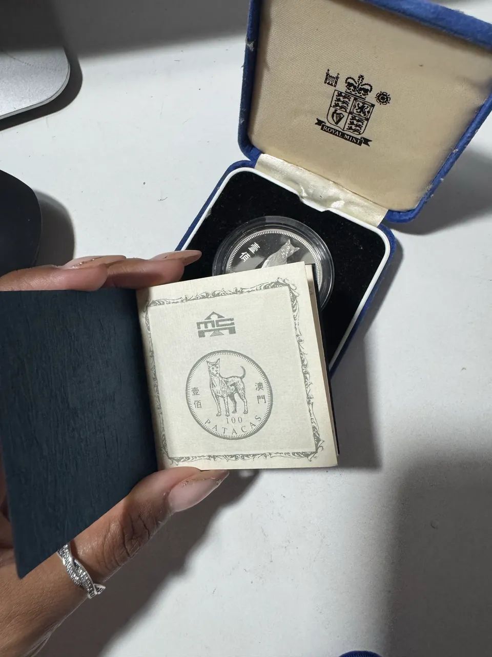 Moeda Comemorativa 100 Patacas Macau 1994 Ano do Cão Prata Proof - Foto 3