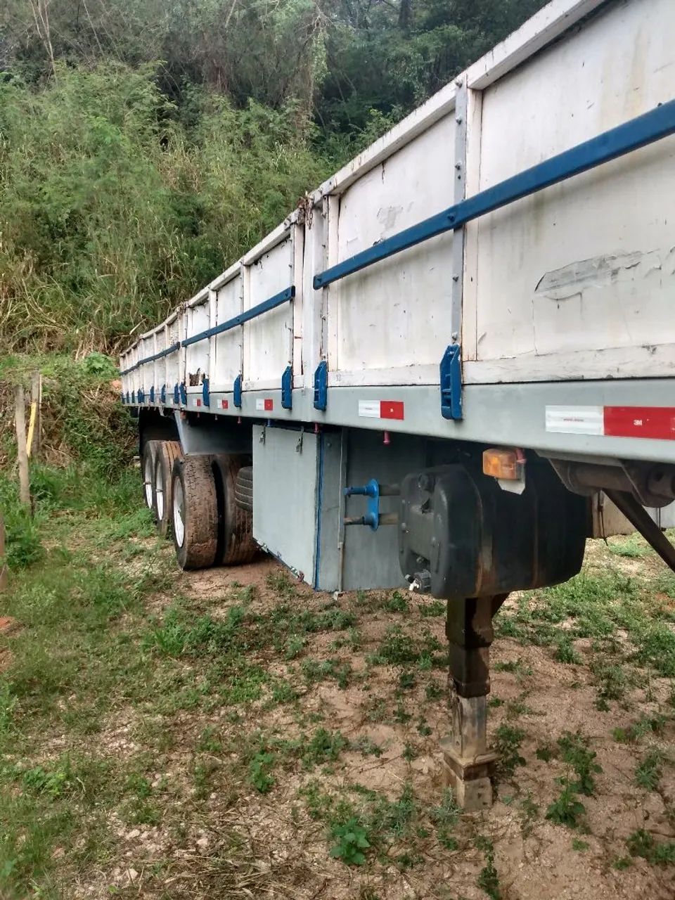 Vendo ou troco carreta 3 eixos - Foto 4