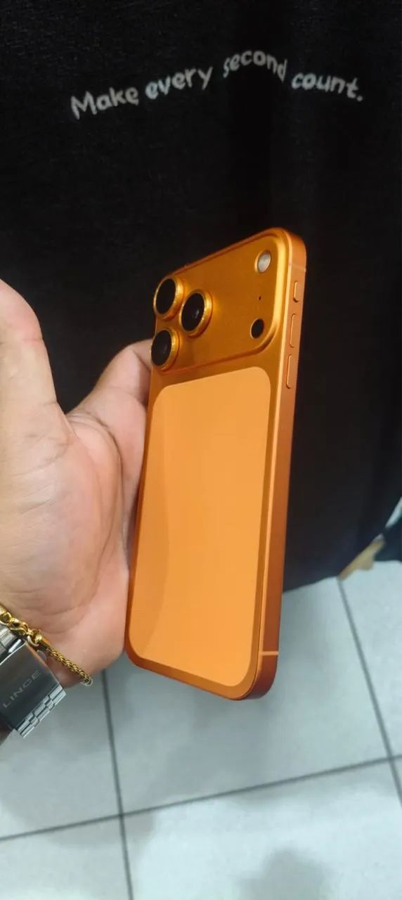 iPhone 11 128 gb na carcaça do 17 pro - Foto 4