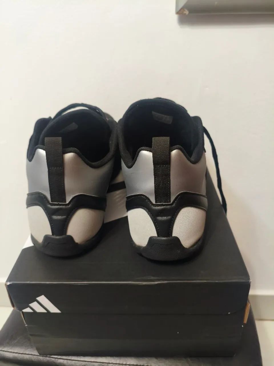 Adidas hellbender 43 preto e prata - Foto 4