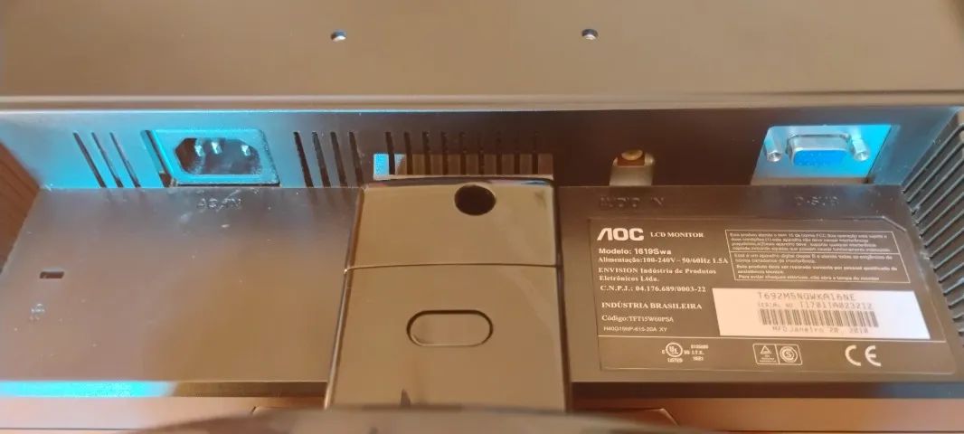 Monitor AOC 15,6 com linhas no display - Foto 4