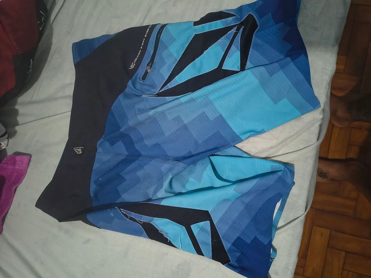 Bermuda VOLCOM original tamanho 38 possui detalhes  - Foto 2