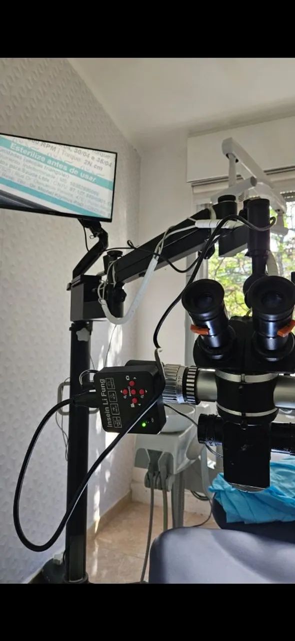 Microscópio odontológico