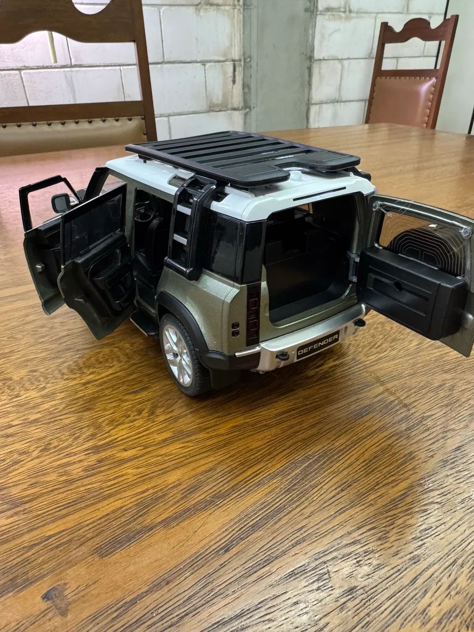 Defender Diecast com acessórios verde 1:18 - Foto 4