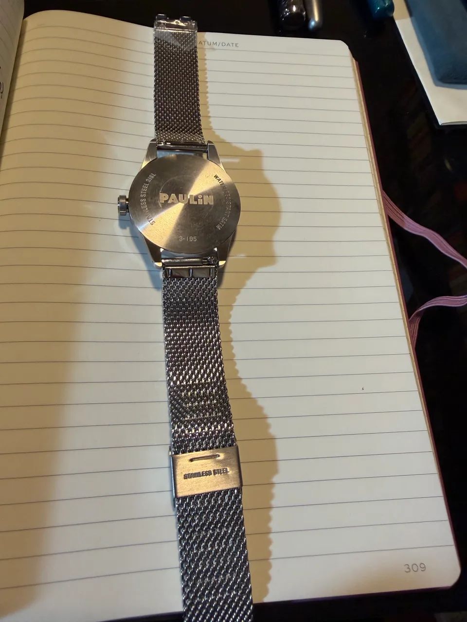 Relógio Automático marca Paulin, fundo vermelho e pulseira de aço prata. - Foto 2