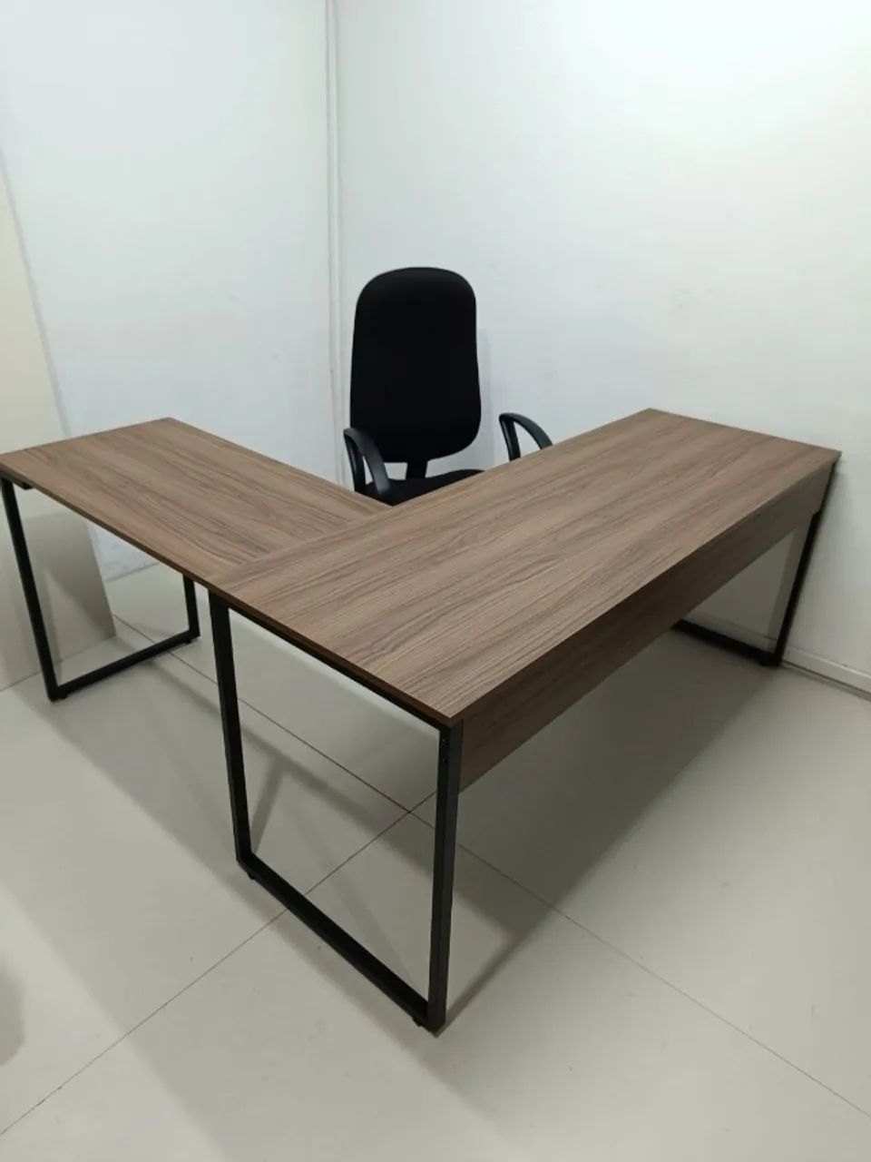 Mesa de escritório em L