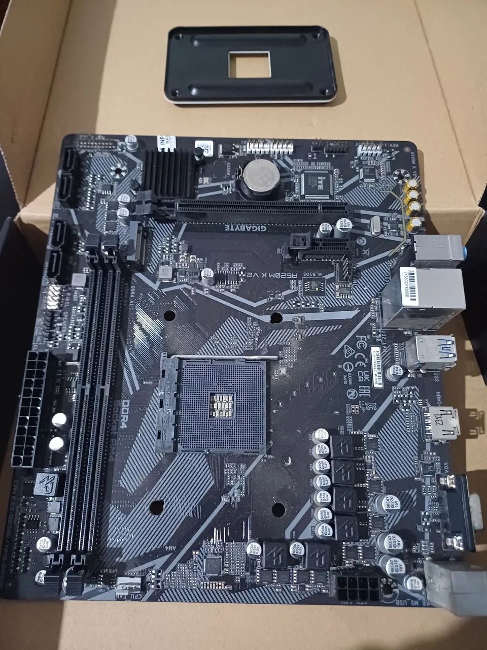 Placa Mãe a520m k v2 COM DEFEITO  - Foto 3