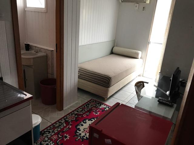 QUITINETES mobiliadas, com internet, Nettv, camareira e lavanderia cortesia p/hospede - Foto 4